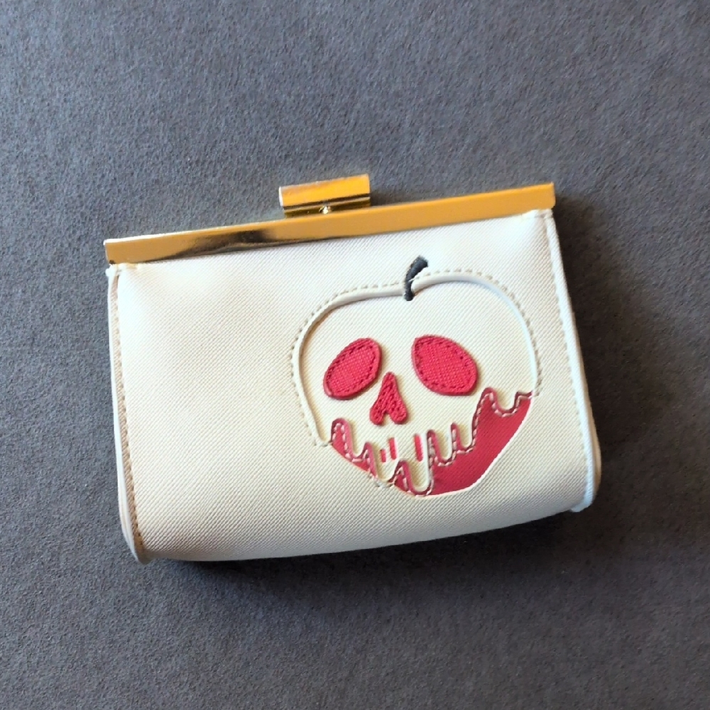 Small Loungefly Cream Clutch - Snow White Theme